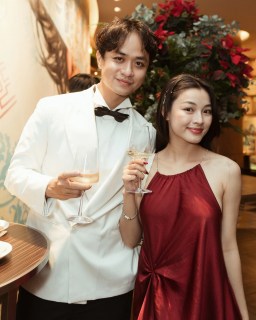 As the lights of “Wonder of Joy” came alive amid a space filled with music, New World Saigon was embraced by a warm and vibrant festive atmosphere. The warm evening at Black Vinegar concluded beautifully, leaving behind shimmering moments of light, laughter, and heartfelt connection.

We sincerely thank our artists, partners, and esteemed guests for being with us, sharing the joy, and helping create a truly memorable festive night — where light was ignited not only in the space, but also in every emotion.

Wishing you a warm and joyful Christmas ✨

#NewWorldHotels #NewWorldSaigon #JourneyOfJoy #WonderOfJoyLightingUp