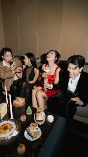 𝐒𝐢𝐩 𝐨𝐟 𝐉𝐨𝐲

A hint of tart red fruit and the sweetness of chocolate and rum, with a delicate touch of star anise and rosemary.

Four special cocktails from the festive drinks menu are ready to welcome festive spirits in the cozy atmosphere, accompanied by lively music and DJ beats at Whisper Lounge & Bar.

All set for you to wrap up the joy in the most memorable way.

So… are you ready to start your journey at New World Saigon?

🎄See full details of our festive season offers at https://shorturl.at/o9iQf 

📍 Whisper Bar & Lounge, 76 Le Lai St., Ben Thanh Ward, HCMC
📞 +84 914 391 171 | ✉️ ngan.nguyen@newworldhotels.com

#NewWorldSaigon #NewWorldHotels #WhisperBar #FestiveCheers #JourneyOfJoy