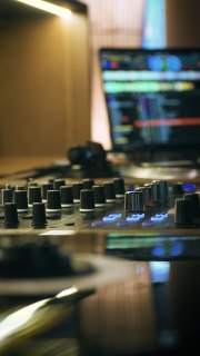 𝐖𝐡𝐞𝐫𝐞 𝐭𝐡𝐞 𝐒𝐨𝐮𝐧𝐝 𝐁𝐞𝐠𝐢𝐧𝐬
Một chương mới mở ra tại Whisper Bar, nơi âm nhạc trở thành điểm chạm của cảm xúc.
Sự xuất hiện của ban nhạc DJ vinyl, cùng những giai điệu Funk, Groove, phảng phất Retro hứa hẹn tạo nên một bữa tiệc âm nhạc thú vị cho những buổi tối tại New World Saigon.
Trải nghiệm ngay tại Whisper Bar & Lounge.
📍 Whisper Bar and Lounge, New World Saigon Hotel, 76 Lê Lai, HCMC
***
A new chapter unfolds at Whisper Bar, where music becomes a point of emotional connection.
The arrival of a vinyl DJ collective, blending Funk and Groove with subtle retro influences, promises an engaging musical experience for evenings at New World Saigon.
Experience it at Whisper Bar & Lounge.
📍Whisper Bar and Lounge, New World Saigon Hotel, 76 Le Lai, HCMC
#NewWorldSaigon #NewWorldHotels #WhisperBar #NewDJ #vinyl