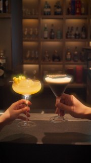 𝐓𝐡𝐞 𝐒𝐞𝐚𝐬𝐨𝐧 𝐨𝐟 𝐋𝐨𝐯𝐞 - 𝐋𝐨𝐯𝐞 𝐢𝐧 𝐄𝐯𝐞𝐫𝐲 𝐆𝐫𝐨𝐨𝐯𝐞
Tại Whisper Bar & Lounge, yêu thương hiện diện trong ánh nhìn chạm khẽ, những lần chạm ly chậm rãi, và một bữa tiệc giai điệu tình yêu được chọn lọc từ ban nhạc DJ vinyl.
Mùa yêu The Season of Love gõ cửa, hãy để ba giờ đồng hồ âm nhạc liền mạch dẫn lối cảm xúc - nơi những bản nhạc tình được DJ tuyển chọn trên đĩa than, đan xen điệu soul vượt thời gian và thanh âm đương đại, tạo nên một không gian thân mật cho những cặp đôi.
Để yêu thương hiện diện tại Whisper Bar & Lounge.
📀 8.30 PM - 11.30 PM | 14.02.2026
📍 Whisper Bar and Lounge, New World Saigon Hotel, 76 Lê Lai, HCMC
***
At Whisper Bar & Lounge, romance unfolds not through grand gestures, but through shared glances, classic wines, and the intentional pull of music.
The Season of Love draws near, immerse yourselves in three hours of continuous romantic melodies. A place where DJ collective will be spinning a seamless vinyl set, blending timeless soul with modern deep cuts to celebrate the intimate atmosphere.
The needle drops, love stays present.
📀 8.30 PM - 11.30 PM | 14.02.2026
📍 Whisper Bar and Lounge, New World Saigon Hotel, 76 Le Lai, HCMC
#NewWorldHotels #NewWorldSaigon #Whisper #TheSeasonofLove