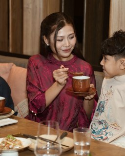 𝐇𝐨𝐧𝐨𝐮𝐫𝐢𝐧𝐠 𝐇𝐞𝐫, 𝐓𝐨𝐝𝐚𝐲 𝐚𝐧𝐝 𝐀𝐥𝐰𝐚𝐲𝐬
Dành cho những người phụ nữ luôn âm thầm vun vén và gìn giữ.
Là một người con, một người mẹ của gia đình, là người đồng hành hay người lãnh đạo tinh tế trong công việc - giữa những bộn bề đời thường, họ vẫn chọn sự dịu dàng và bao dung trong bất kỳ vai trò nào. Sự bền bỉ thầm lặng của người phụ nữ luôn để lại dấu ấn trong gia đình, trong công việc, trong những mối quan hệ được giữ gìn bằng tất cả sự trân trọng.
Nhân dịp này, hãy dành cho người phụ nữ ấy một một buổi tối thật trọn vẹn, và để @blackvinegar.saigon trở thành nơi những lời cảm ơn được gửi đi một cách tinh tế.
📍 Black Vinegar – L1, New World Saigon Hotel, 76 Lê Lai, Phường Bến Thành, HCMC
⏰ 5:30 PM – 10:30 PM, hằng ngày
📞 +84 914 391 171 | ✉️ tien.huynhnguyen@newworldhotels.com
_________
For the women who give endlessly, lead courageously, and love deeply.
She is a daughter, a mother, a partner, a leader, a dreamer - all at once. Some days are heavy, some days are overwhelming, but she keeps going. Just by doing so, she creates real change for herself and for the people around her. That's what makes her presence matter.
When it comes to this time of the year, let Black Vinegar be where you pause and appreciate her.
📍 Black Vinegar – Level 1, New World Saigon Hotel, 76 Le Lai Street, Ben Thanh Ward, Ho Chi Minh City
⏰ 5:30 PM – 10:30 PM, daily
📞 +84 914 391 171 | ✉️ tien.huynhnguyen@newworldhotels.com
#NewWorldHotels #NewWorldSaigon #InternationalWomensDay