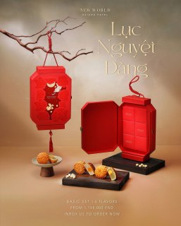 𝐀 𝐓𝐚𝐬𝐭𝐞 𝐨𝐟 𝐋𝐮𝐜 𝐍𝐠𝐮𝐲𝐞𝐭 𝐃𝐚𝐧𝐠 𝐌𝐨𝐨𝐧𝐜𝐚𝐤𝐞 𝐁𝐨𝐱

Beneath the glow of the full moon, every mooncake box becomes more than a seasonal gift—it is a heartfelt expression of good fortune, gratitude, and togetherness.

Inspired by the timeless silhouette of the traditional lantern and the radiant moon, the Lục Nguyệt Đăng Mooncake Box presents six carefully curated flavours that celebrate the richness of Asian culinary heritage. A meaningful gift carrying the blessing of Prosperity (Lộc), thoughtfully created for those who matter most.

✨ Price: 1,188,000 VND++ / box
 ✨ Member Price: 973,000 VND++ / box
 ✨ Individual Price: 120,000 VND++ / cake
Prices are subject to VAT.

Enjoy Early Bird privileges on orders placed from now until 28 August 2026.
🥮 Check out the full collection: https://shorturl.at/FpnwB
📞 For orders & inquiries: +84 93 353 3650 | ✉️ trinh.nguyen@newworldhotels.com 

#NewWorldHotels #NewWorldSaigon #MoonlightonFullBloom #MooncakeCollection2026 #MidAutumn